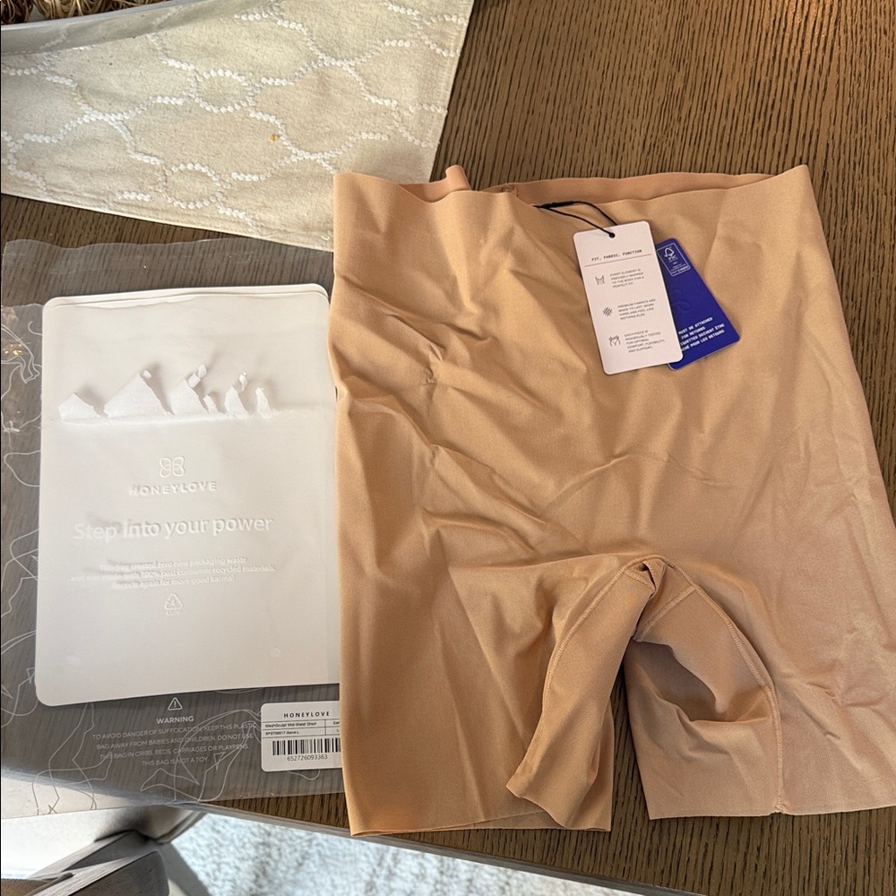 Honeylove MeshSculpt Mid-Waist Shapewear Shorts Size L - color Sand